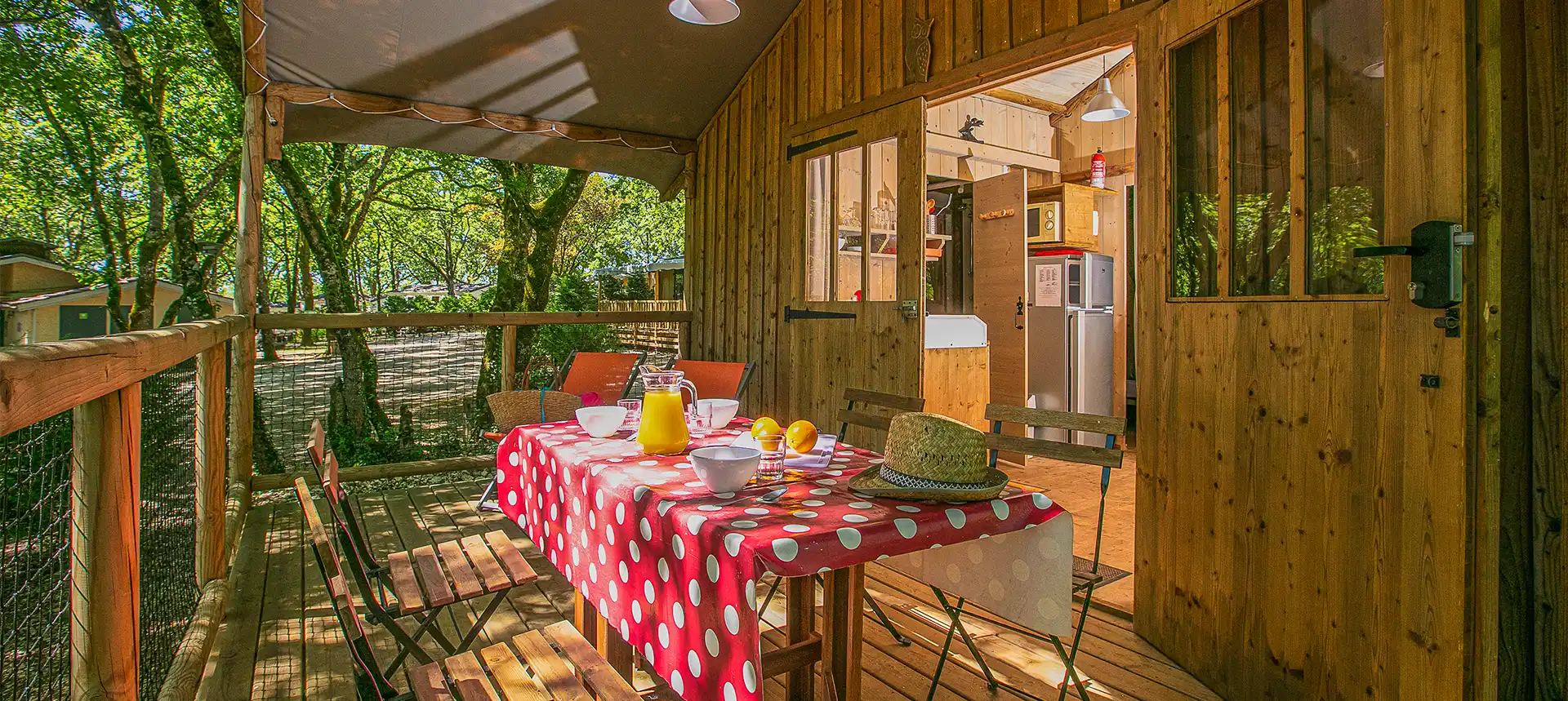 location cabane perchee lot camping hirondelles