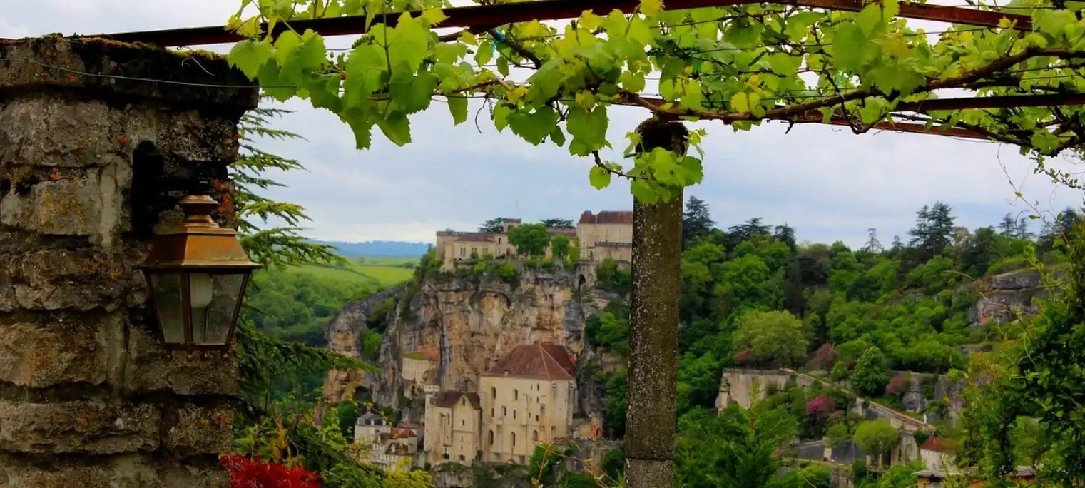 Visiter Albas dans le Lot